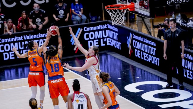 Valencia Basket recupera sensaciones ante Zaragoza y pasa a semis de la Copa