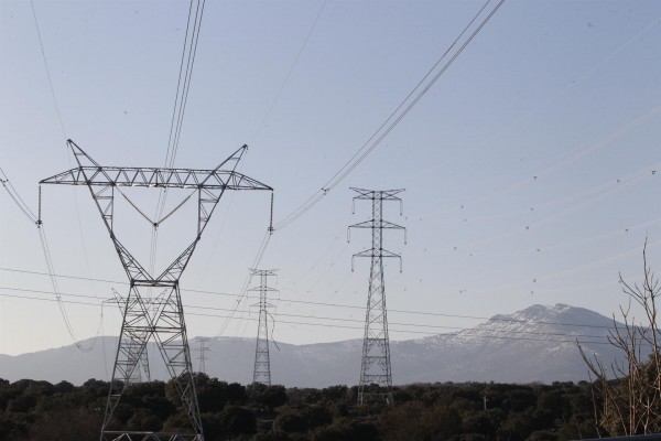 El precio de la luz bajará un 10% este sábado, hasta los 237,45 euros/MWh
