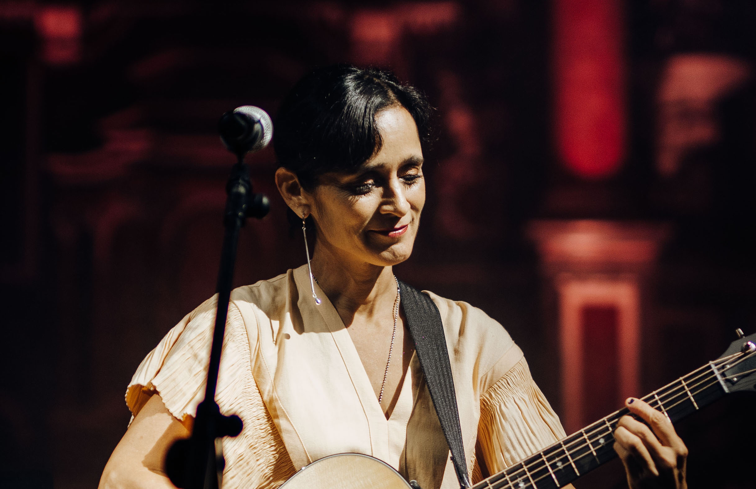 Un momento de la actuación de Julieta Venegas en Sant Miquel dels Reis. Foto: Cris Ann - 