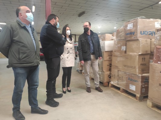 Orihuela fleta un tráiler cargado de alimentos, ropa y medicamentos destino a Ucrania