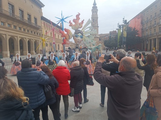 La hoguera promocional de Alicante levanta expectación en Zaragoza