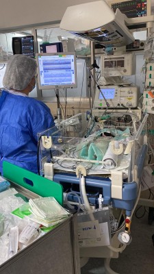 La UCI Neonatal del Hospital de Elche incorpora una técnica para reducir el riesgo de discapacidad en recién nacidos