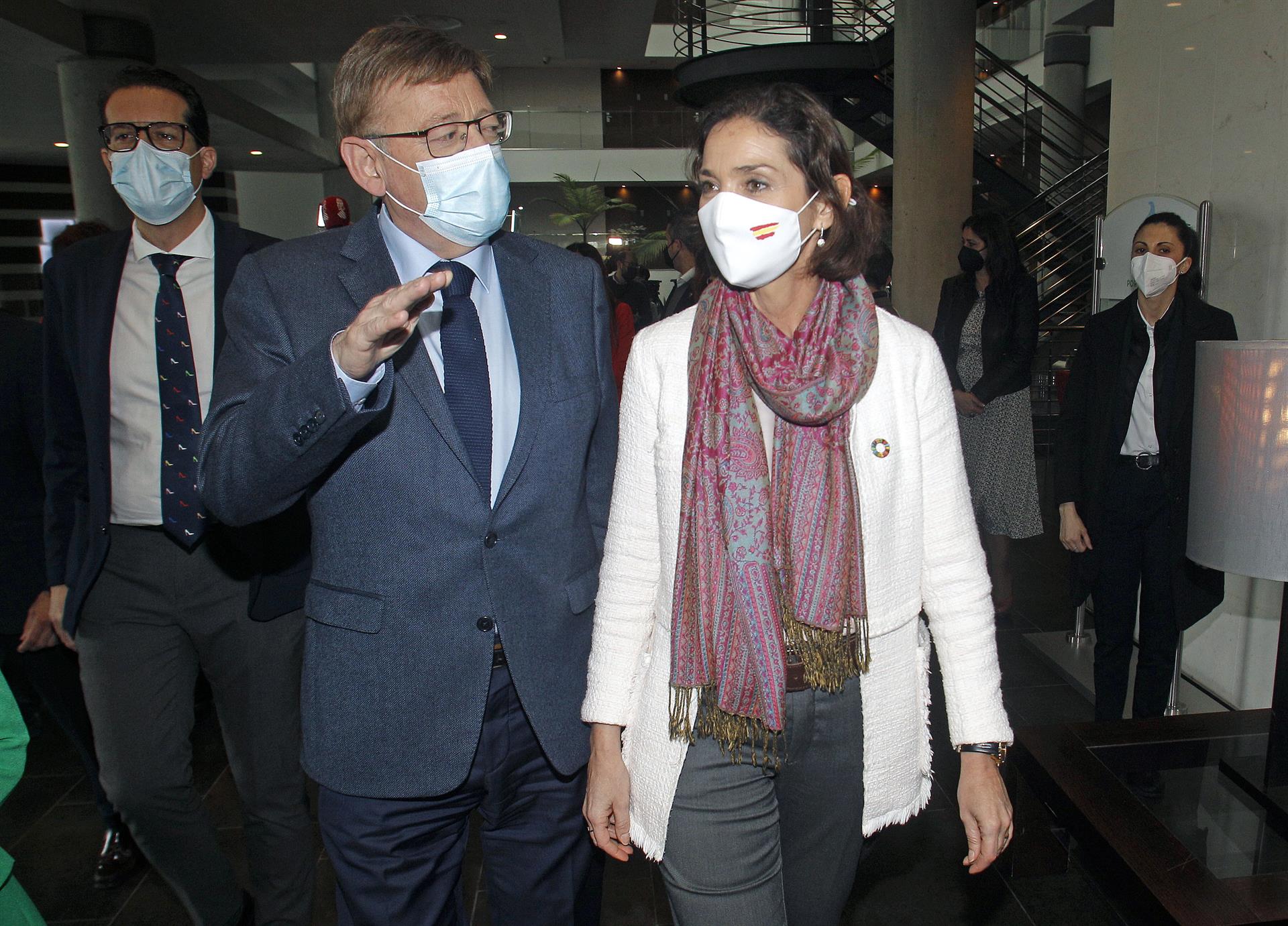 Maroto pide que se reviertan los paros de los transportistas tras llegar a 