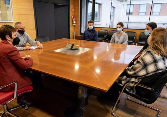 La UV ofrece a estudiantes ucranianos y rusos orientación académica y atención psicológica