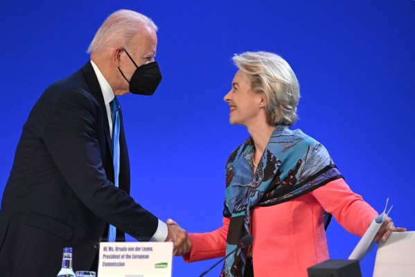 La UE cierra un acuerdo con EE.UU. para aumentar en 15.000 bcm el suministro de gas natural licuado
