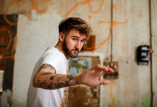 Dani Fernández presenta en Onda su nuevo álbum 'Entre las dudas y el azar'