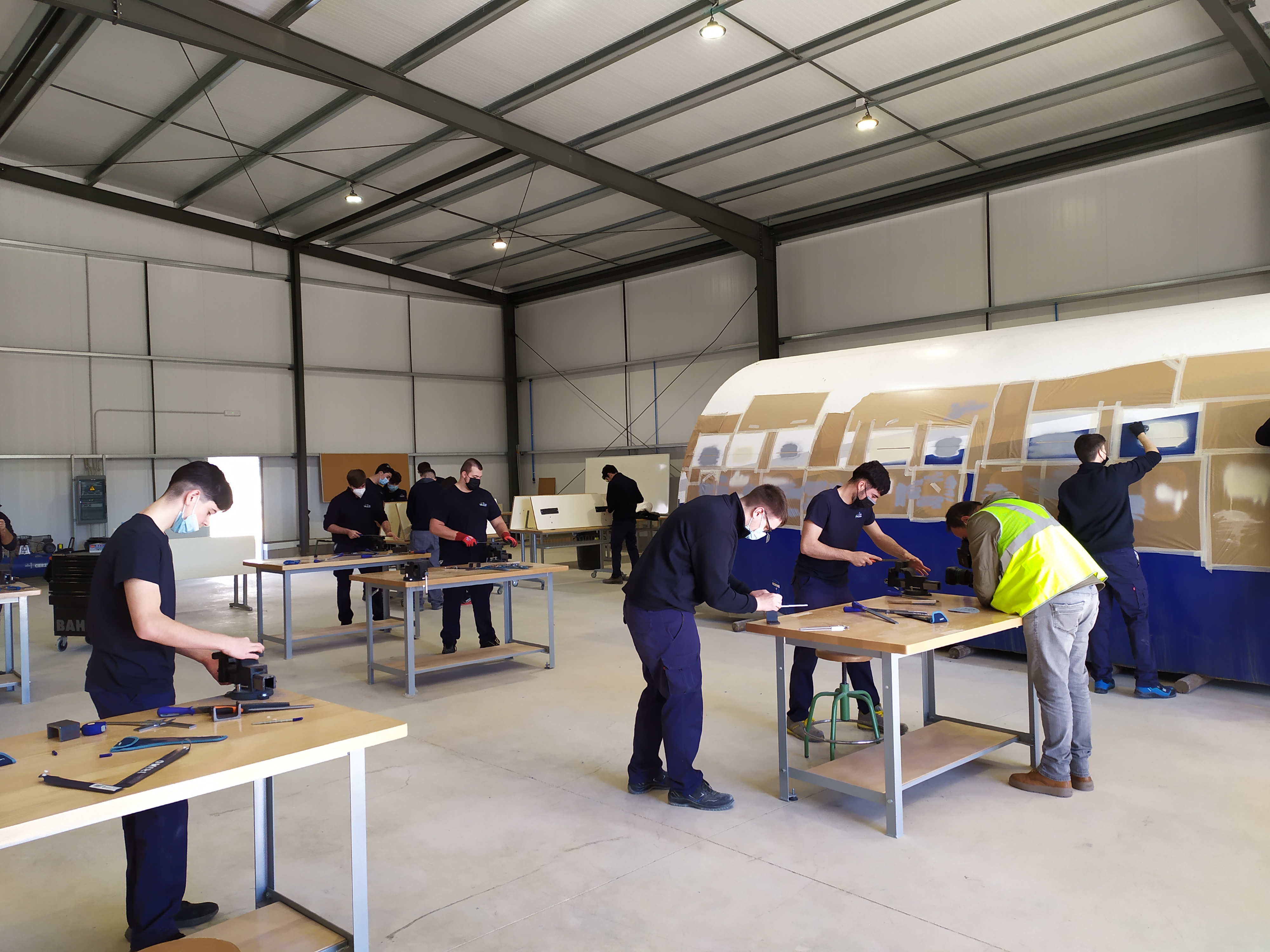 El aeropuerto adjudica las obras para implantar los nuevos ciclos de FP y ampliar la zona de aviación general