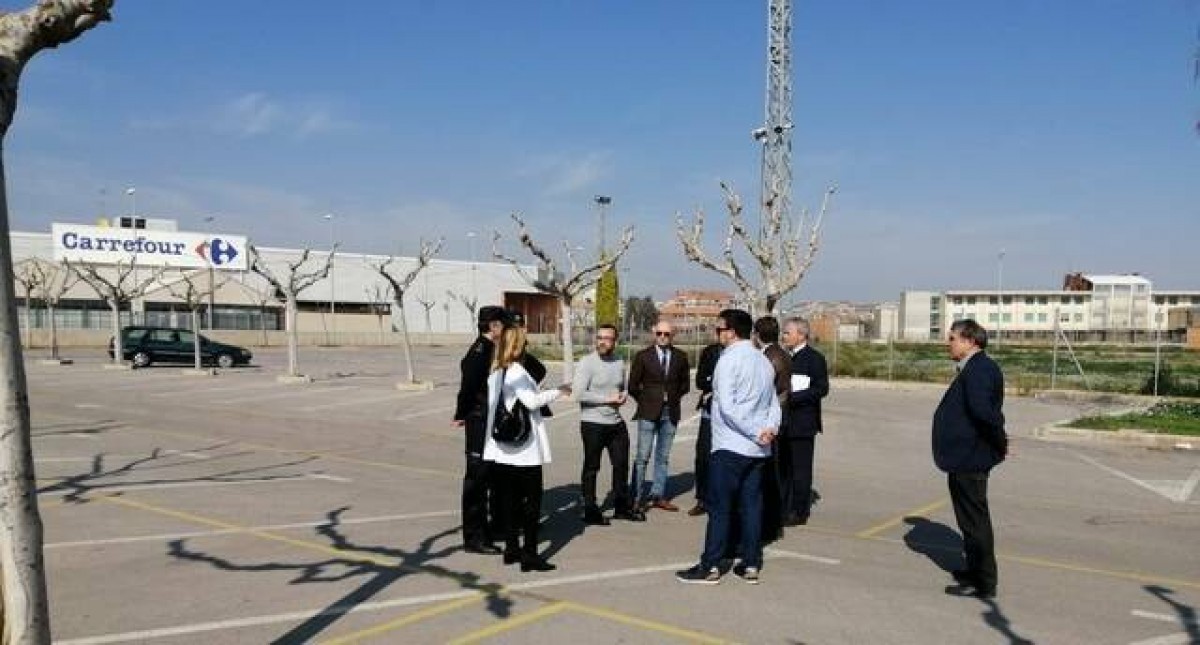Visita institucional al solar sobre el que se prevé construir la futura comisaría de la Policía Nacional en Vila-real. - 