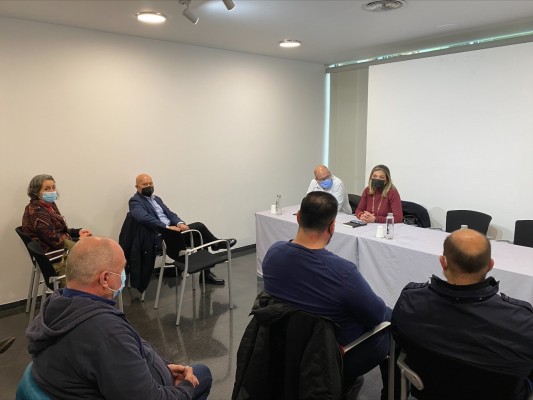 La directora general de Comercio informa en Elche de las ayudas para mejora de los establecimientos