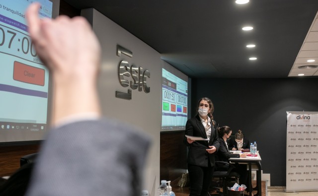 Colegio Maristas Alicante, ganador del VII torneo de debate preuniversitario de ESIC
