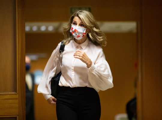 Díaz se vuelca en la gestión de la crisis y ralentiza la fase de escucha de su nueva plataforma
