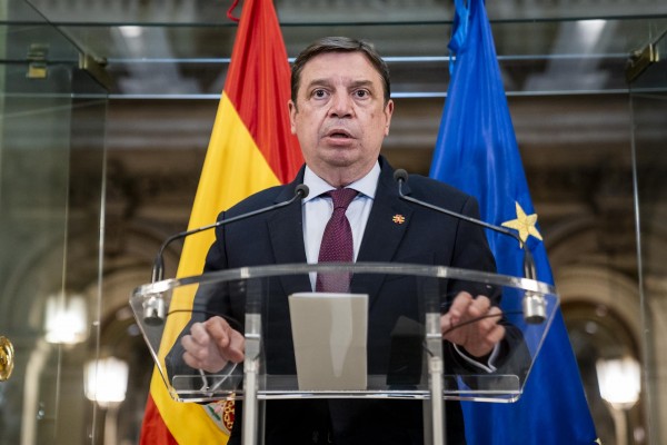 El Gobierno anuncia que articulará medidas para paliar el alza del gasóleo en el sector pesquero