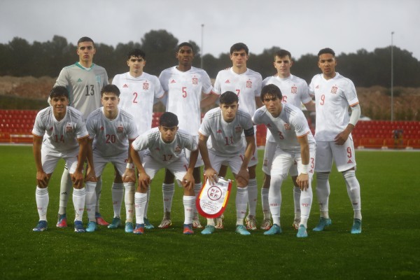 Mosquera y Jesús Vázquez, titulares en el empate de la selección sub19