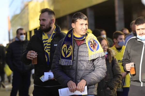 Sanidad y CCAA permiten el consumo de bebida y comida en los campos de fútbol y baloncesto