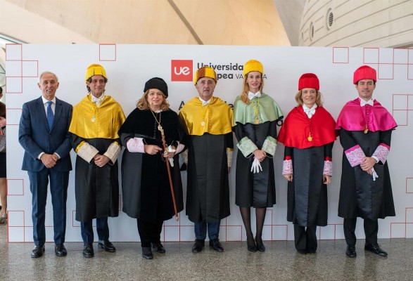 Los profesores Pellicer y Remohí, investidos doctores honoris causa por la Universidad Europea de Valencia
