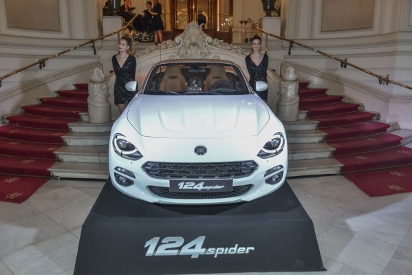 Fiat 124 Spider, protagonista en los

VIII Premios Mujer Hoy