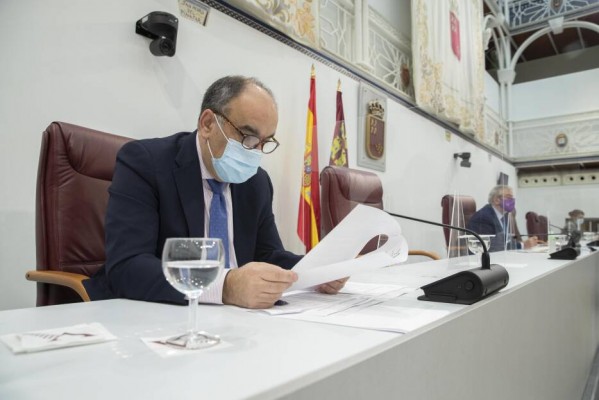 El 'tarifazo eléctrico' deja a la Asamblea Regional por segunda vez sin contrato de luz