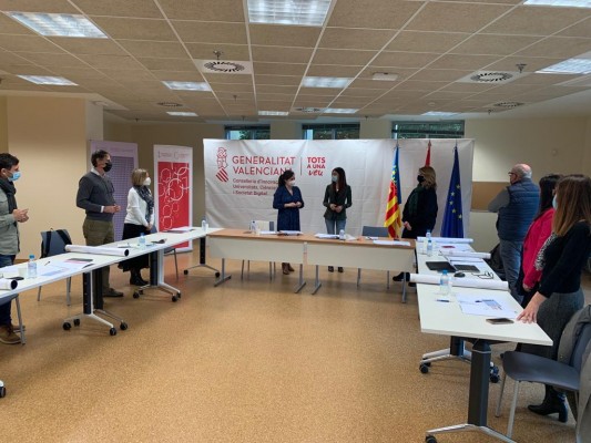 La Cátedra de Brecha Digital y Territorio de la UJI diseñará una guía sobre pueblos inteligentes