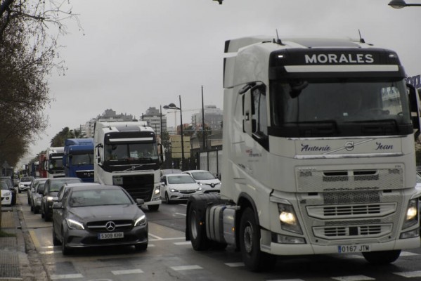 El Gobierno cita de nuevo este jueves a los transportistas, aunque no a los huelguistas
