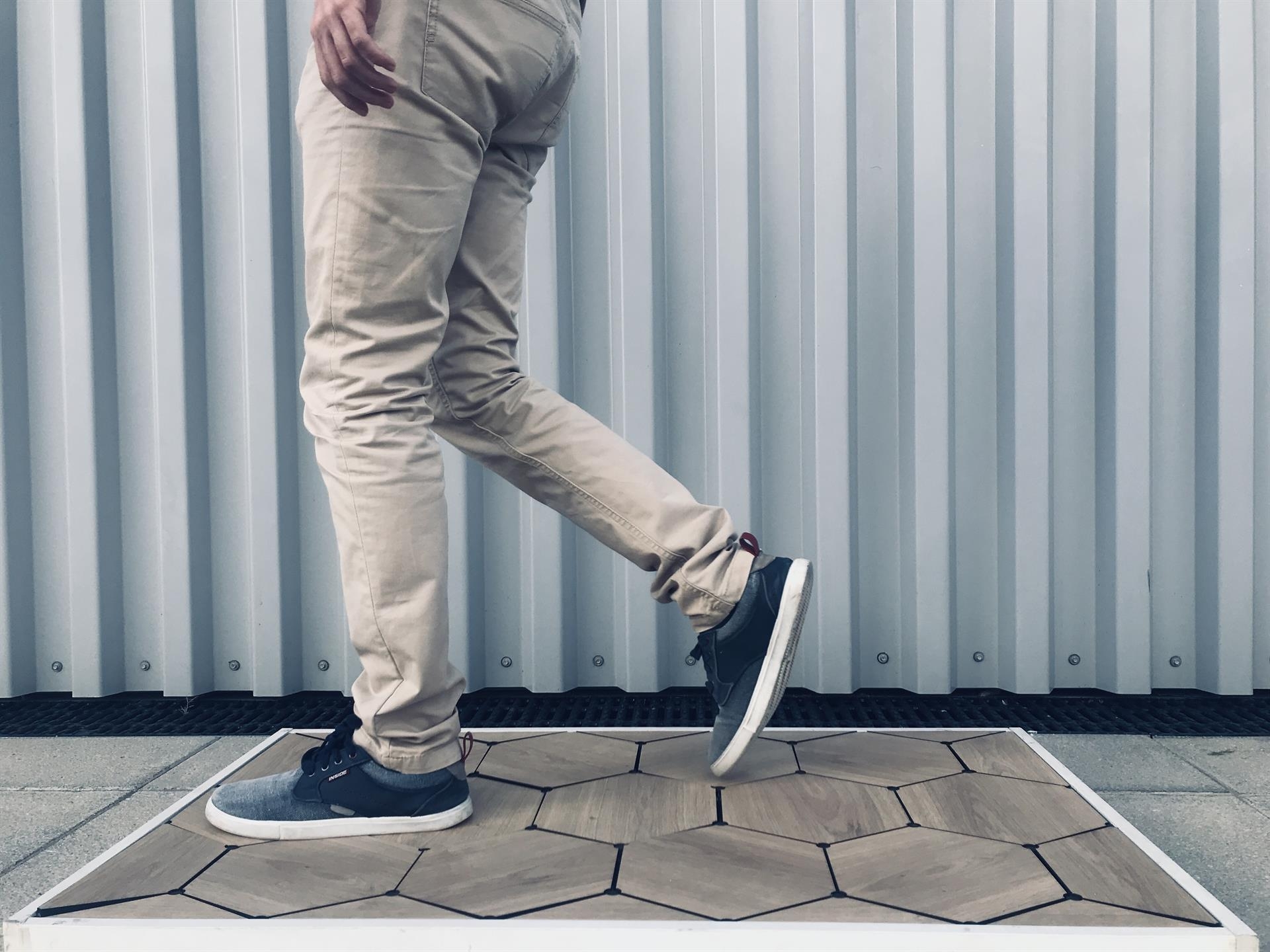 La startup valenciana de suelos que producen energía Iflur se expande a San Francisco