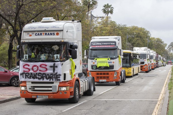 Sin permiso para echarse a la calle hasta el 25: la Delegación paraliza las protestas de los camioneros
