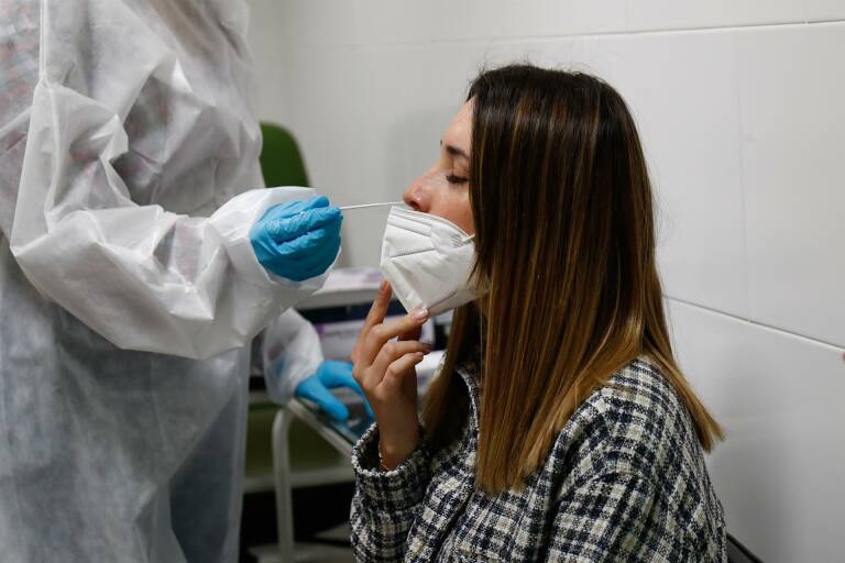 Alicante notifica 1.543 nuevos casos de coronavirus y dos fallecimientos desde el viernes