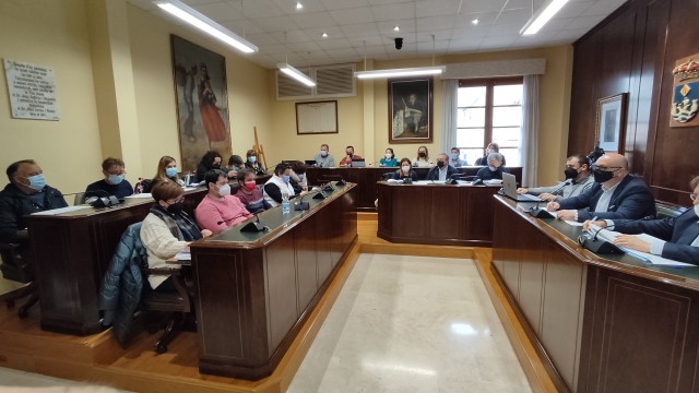 El tripartito de la Vila saca adelante su presupuesto frente a una oposición que pide más diálogo