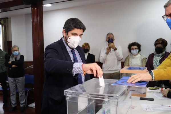 López Miras gana el primer 'round' del pulso (soterrado) contra Patricia Fernández