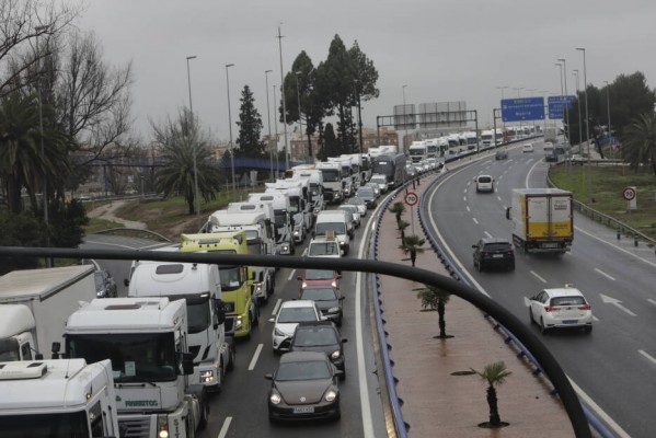 Varias grandes patronales, entre ellas Fenadismer, se suman al paro de los pequeños transportistas