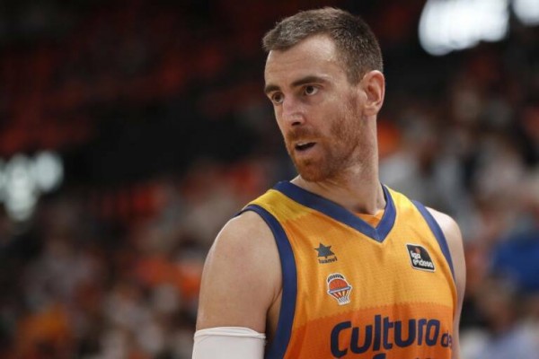 Víctor Claver se reincorpora al grupo y viajará a Turquía para medirse al Bursaspor
