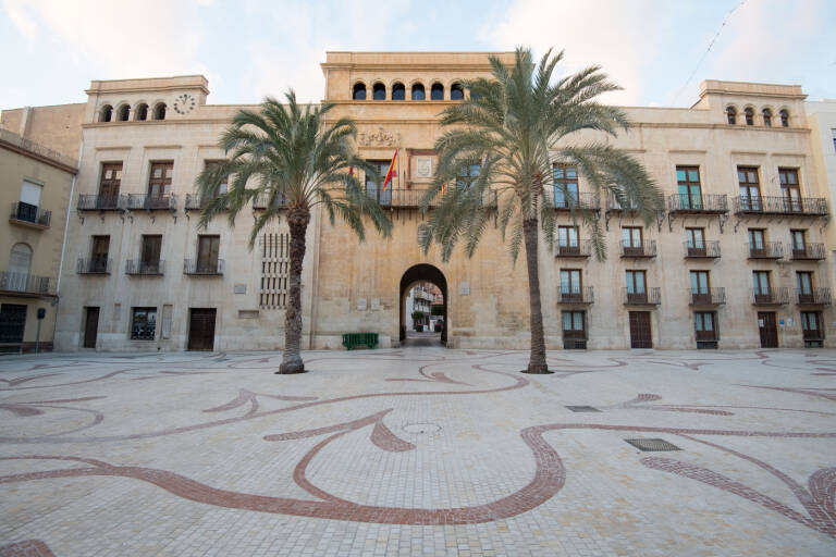 Elche cerró 2021 con una inversión ejecutada del 35% y 23 reparos, la menor cifra del mandato