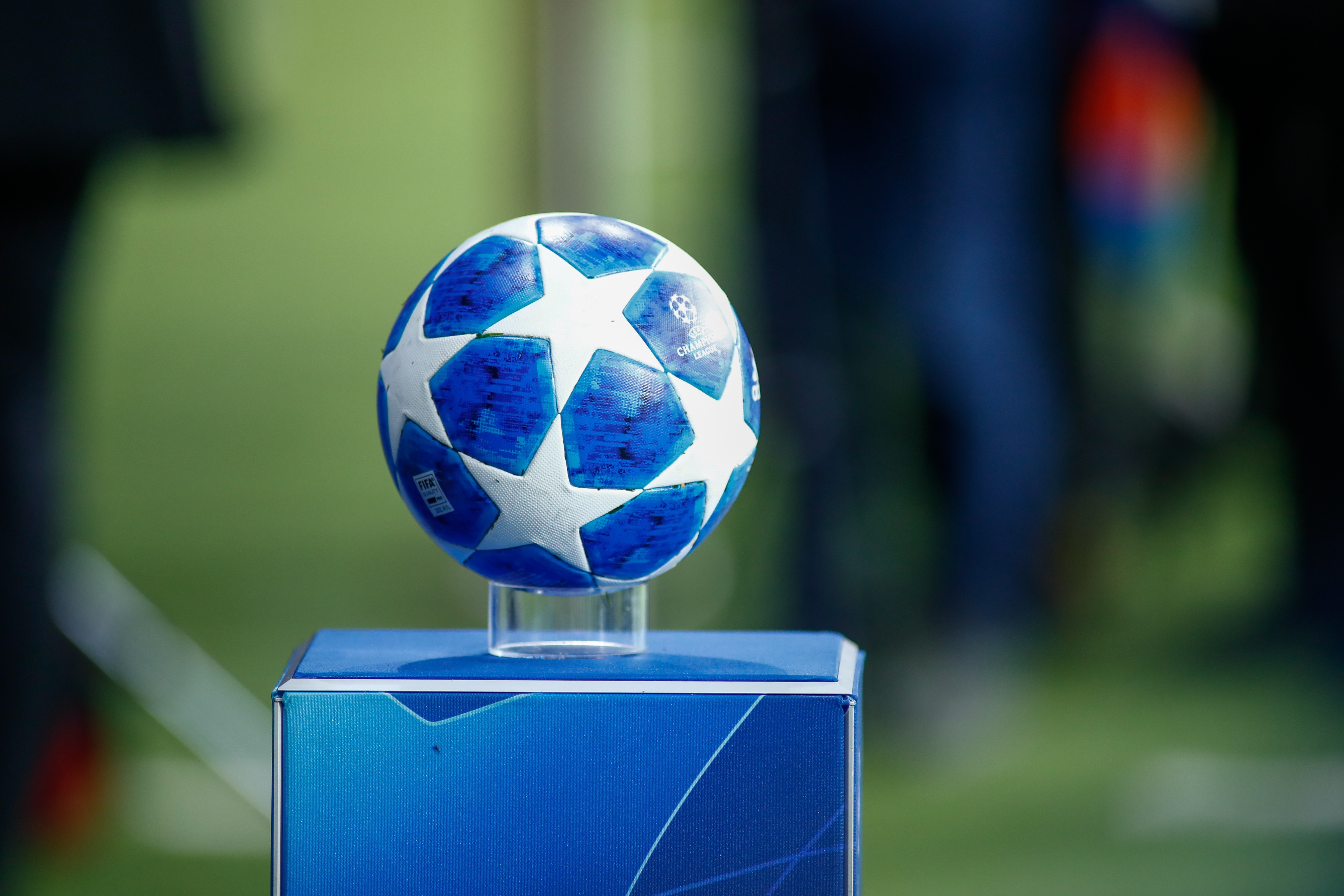 La UEFA permitirá registrar nuevos jugadores en sus competiciones de clubes