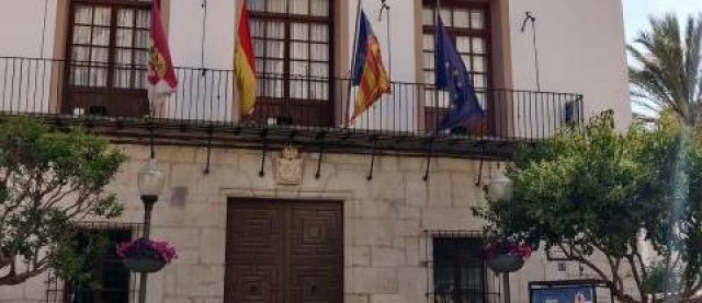 Vinaròs urbaniza el tramo sin aceras de la calle Camaraes y reclasifica suelo junto al club de tenis