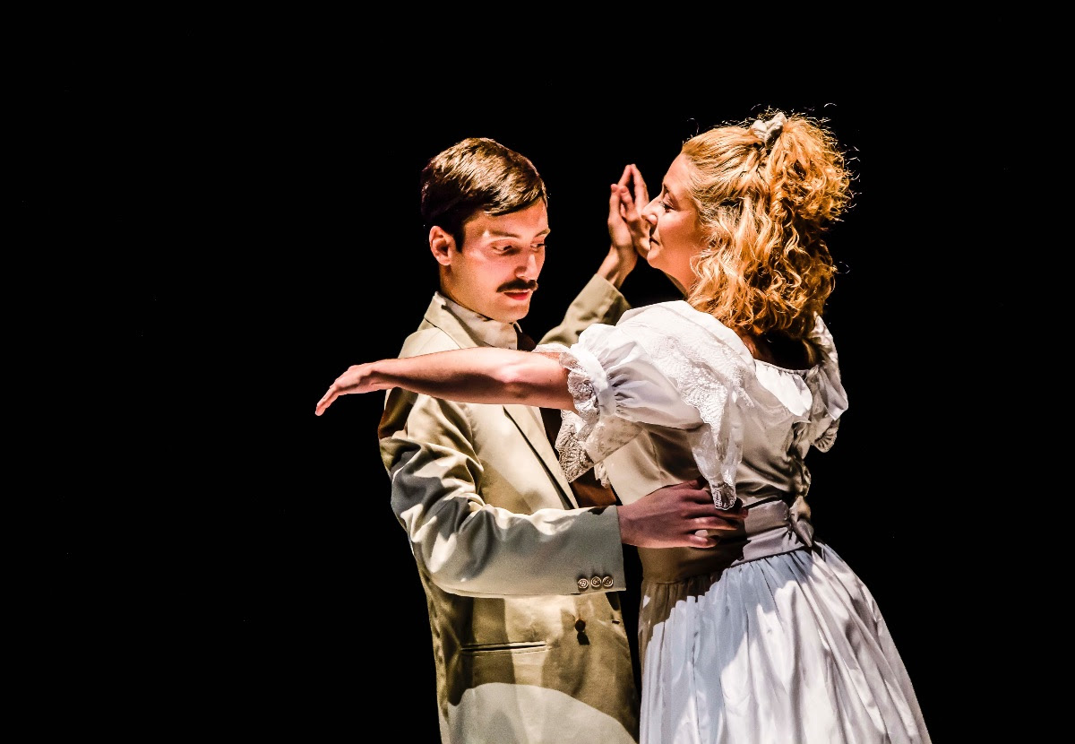 Adrián Novella i Ariana Higón en 'Els Nuvis'. Foto: Mireia Raga  - 