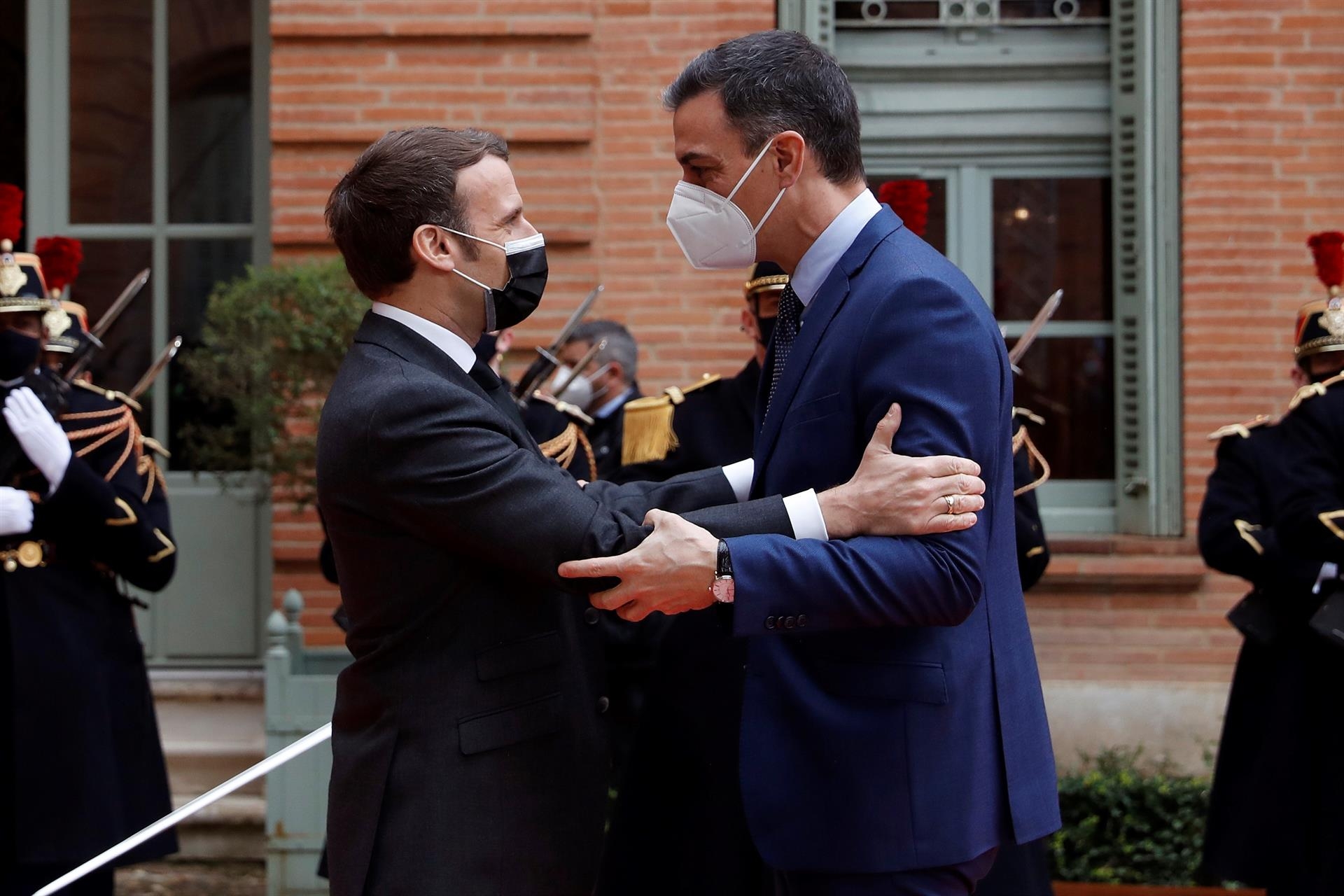 Sánchez aboga, junto a Macron, por una 