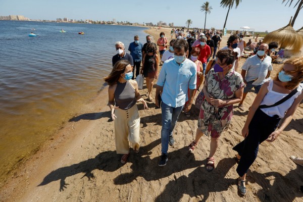 La entrega de Unidas Podemos con el Mar Menor mantiene muy vivo su pulso electoral en la Región