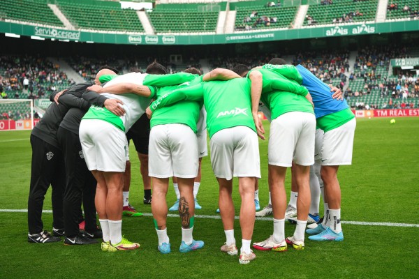 El Elche regresará a la Liga con seis puntos de margen sobre el descenso
