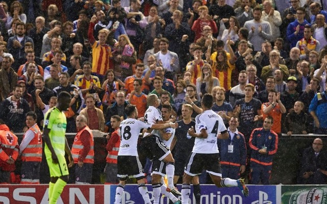 El Valencia vuelve a premiar a los aficionados que sacaron el 'pack Champions' ante el Lyon