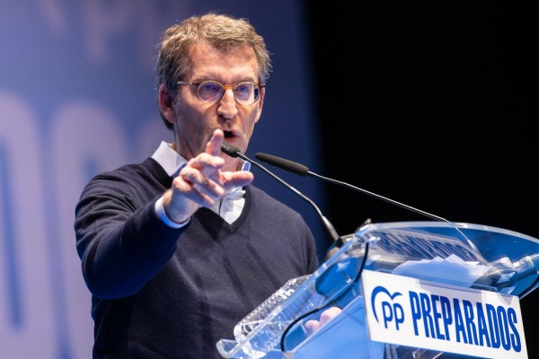 Feijóo no votará este lunes en las primarias para 