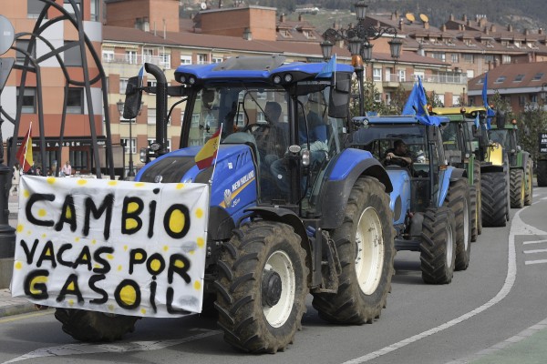 Transportistas cumplen una semana de paro y persisten en hablar con el Gobierno