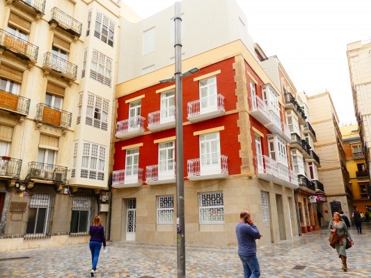 La oferta turística se amplía en Cartagena con la apertura de un bloque de apartamentos en la Plaza del Rey 