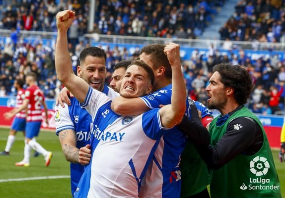 Manu Vallejo marca en la derrota del Alavés