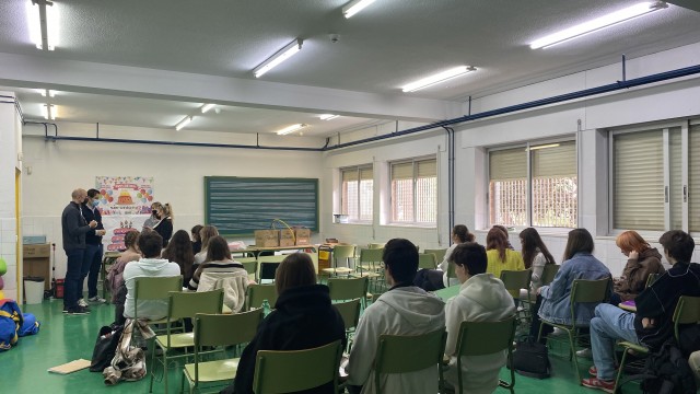 Un colegio de Torrevieja imparte clases a 250 escolares ucranianos desde primaria a bachiller