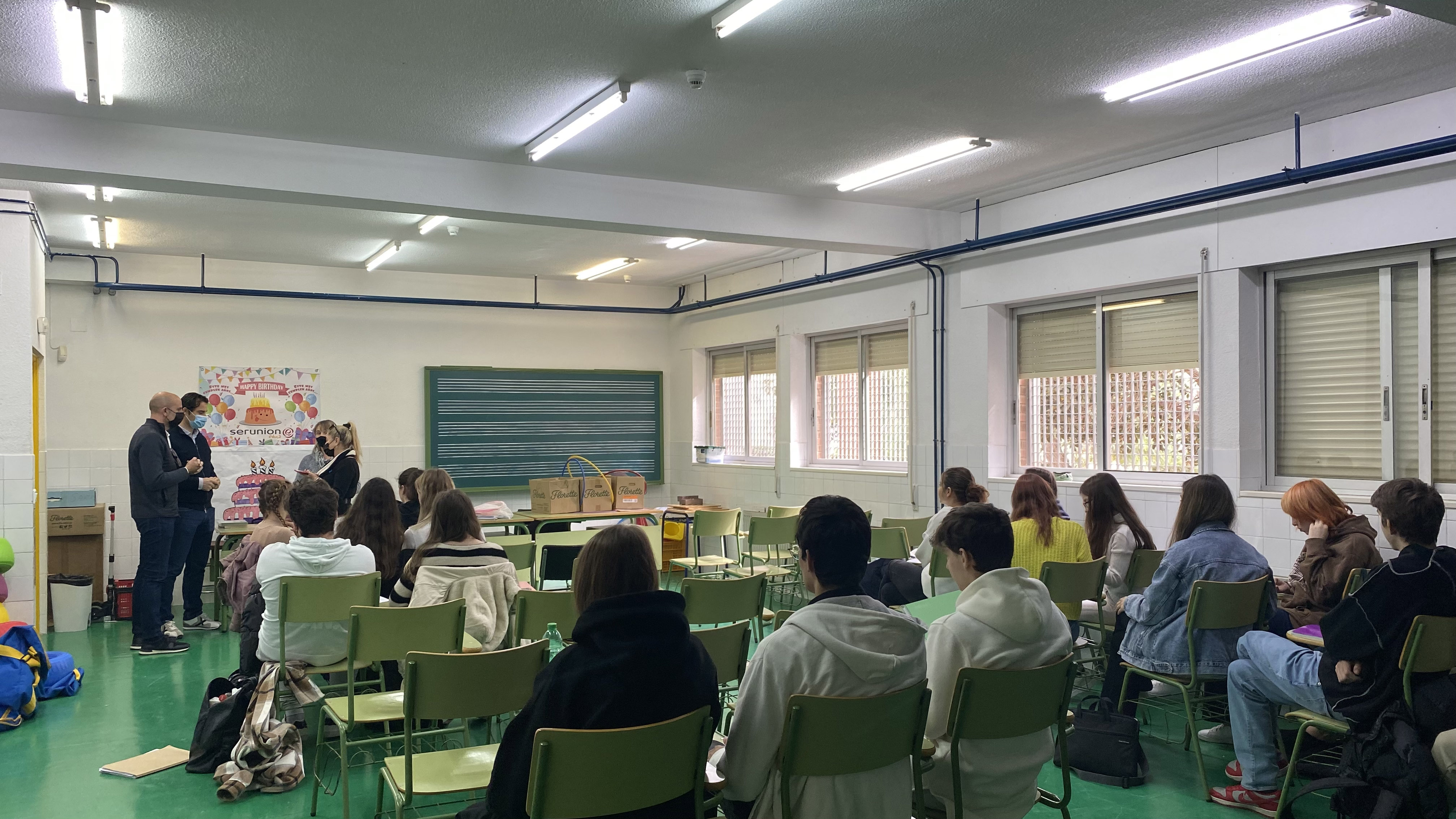 Un colegio de Torrevieja imparte clases a 250 escolares ucranianos desde primaria a bachiller