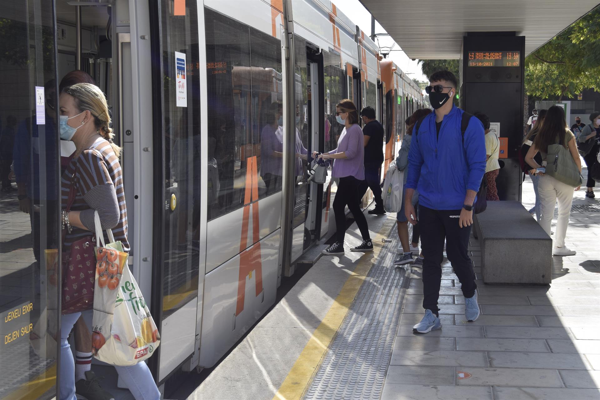 El Tram desplaza a 849.000 viajeros en febrero, un 2% más que en el mismo mes de 2021