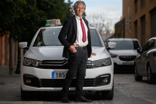 Toni Costa, el taxista que baila y juega a pilota