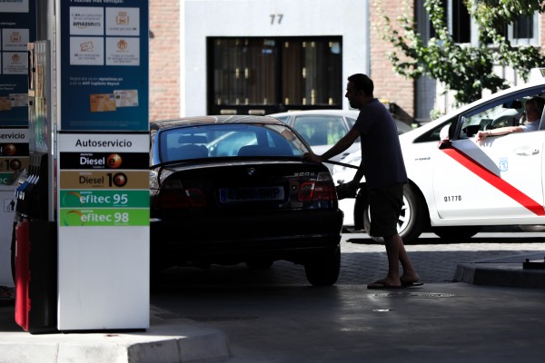 Las autonomías reciben casi 10.000 millones de euros por el impuesto de hidrocarburos
