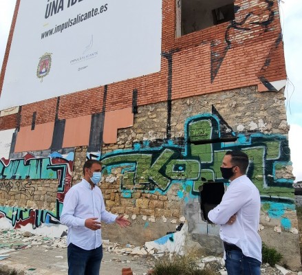 Compromís insta al bipartito de Alicante a rehabilitar el matadero con fondos del remanente 