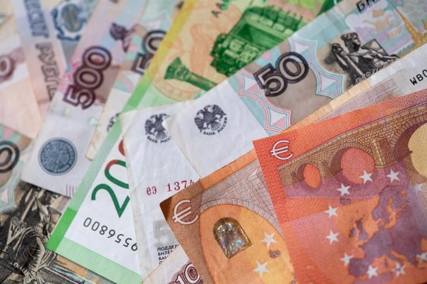Rusia completa la transferencia para pagar sus eurobonos y evitar su primer impago desde 1918
