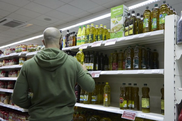 La Unión de Consumidores pide no hacer compras masivas que puedan llevar a subidas de precios